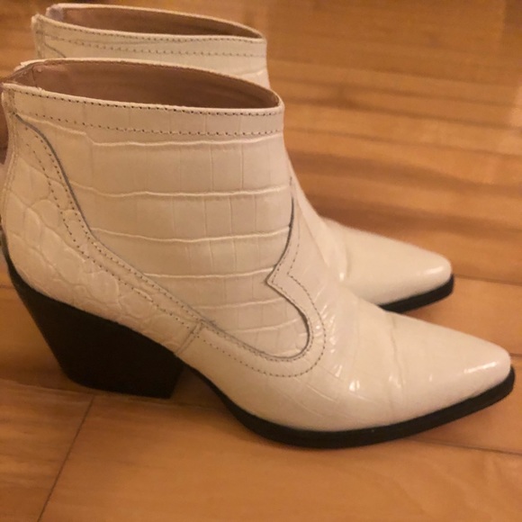 Zara Shoes - *BRAND NEW* White Croc Faux Leather Booties
